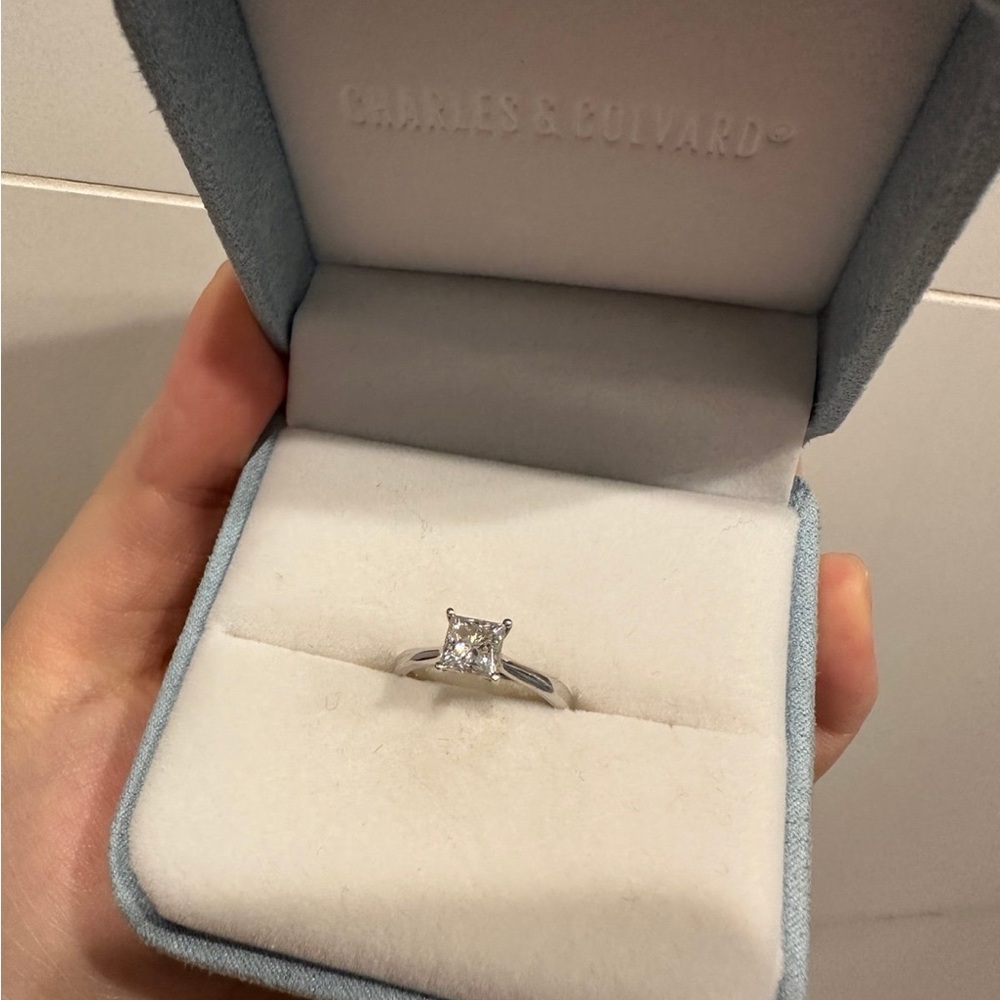 💥SOLD - Charles & Colvard Princess Cut Solitare Engagement Ring 0.9ct